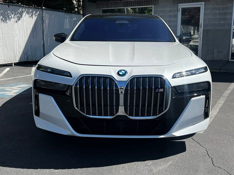 Used 2024 BMW i7 M70 AWD/4WD image 2