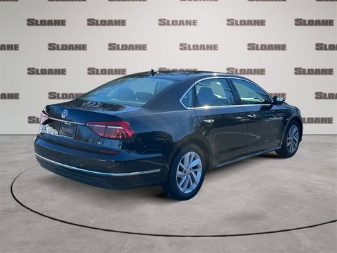 Used 2018 Volkswagen Passat 2.0T SE image 5