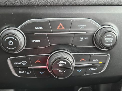 Used 2017 Dodge Charger R/T w/ Navigation & Travel Group RWD image 19