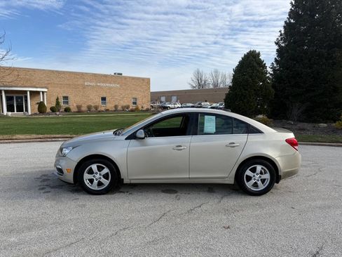 Used 2016 Chevrolet Cruze LT image 2