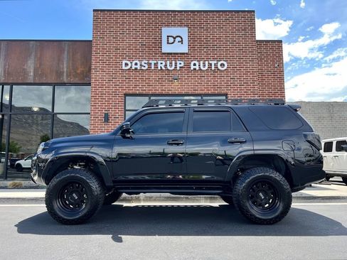 Used 2022 Toyota 4Runner TRD Off-Road Premium w/ Moonroof Package AWD/4WD image 3