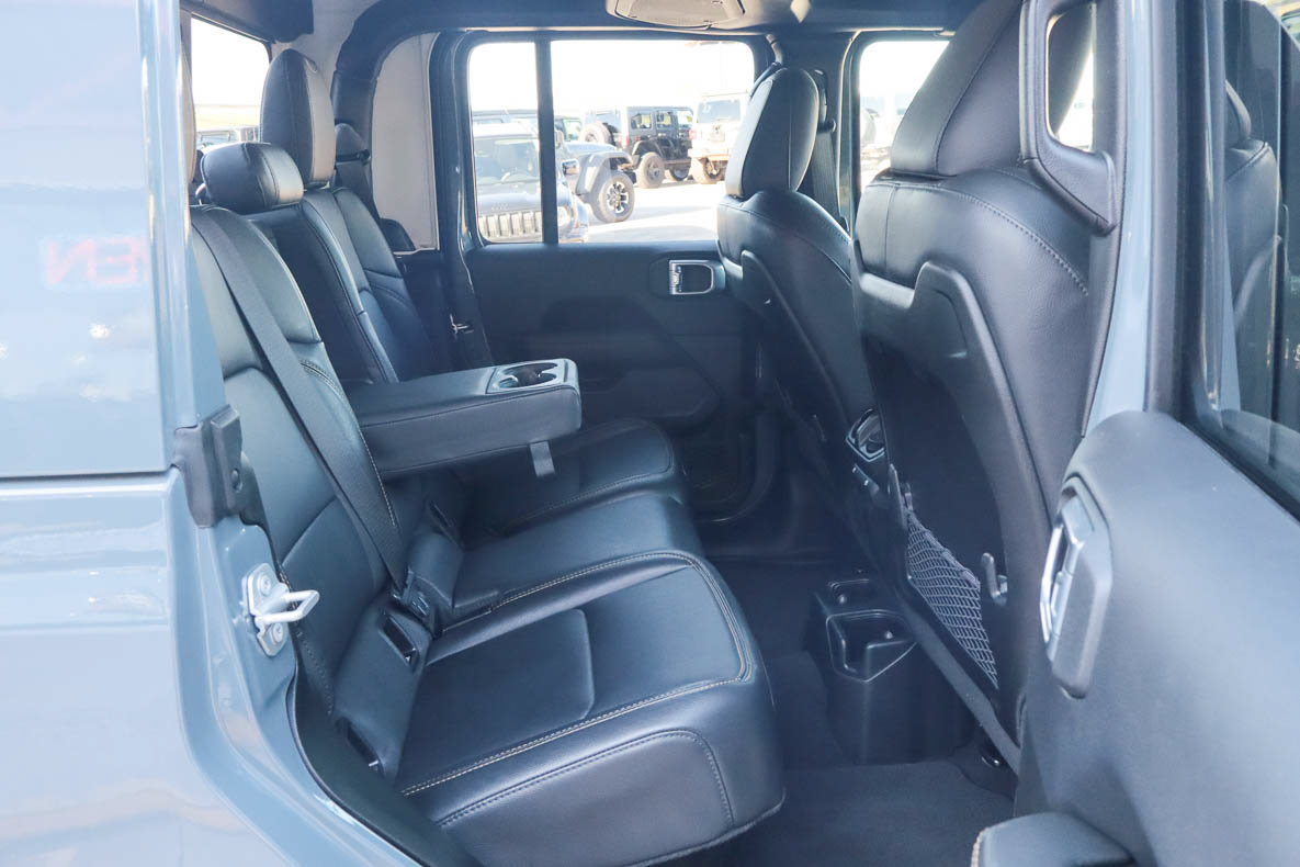 Used 2025 Jeep Gladiator Mojave AWD/4WD image 26