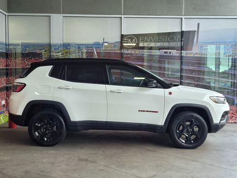 Used 2023 Jeep Compass Trailhawk image 4
