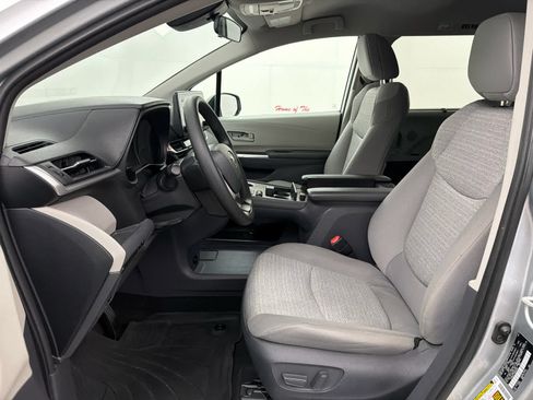 Used 2021 Toyota Sienna LE FWD image 14