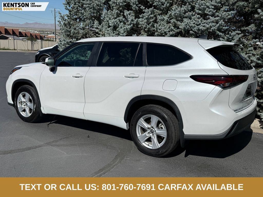 Used 2025 Toyota Highlander LE AWD/4WD image 5