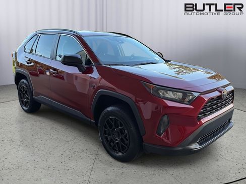 Used 2020 Toyota RAV4 LE FWD image 8
