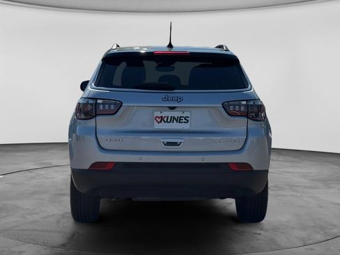 Used 2025 Jeep Compass Limited AWD/4WD image 9