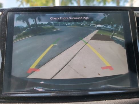 Used 2024 Chrysler Pacifica Touring-L FWD image 24