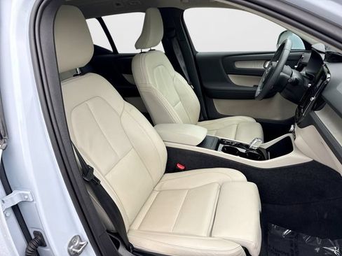 Certified 2024 Volvo XC40 B5 Plus w/ Climate Package AWD/4WD image 29