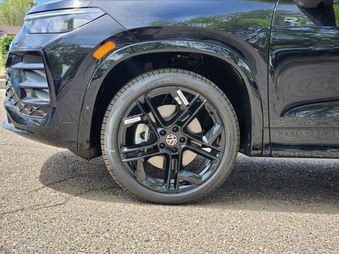 New 2026 Volkswagen Tiguan SE R-Line image 8