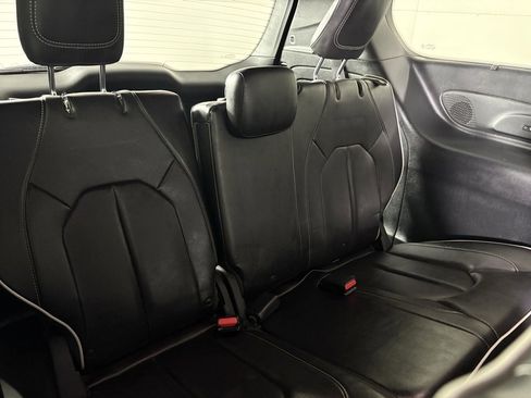 Used 2018 Chrysler Pacifica Limited w/ Advanced Safetytec Group image 16
