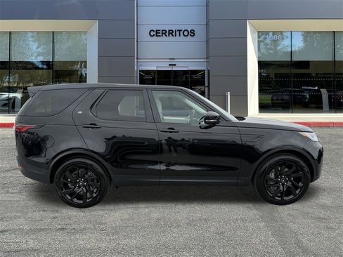 New 2025 Land Rover Discovery S image 4