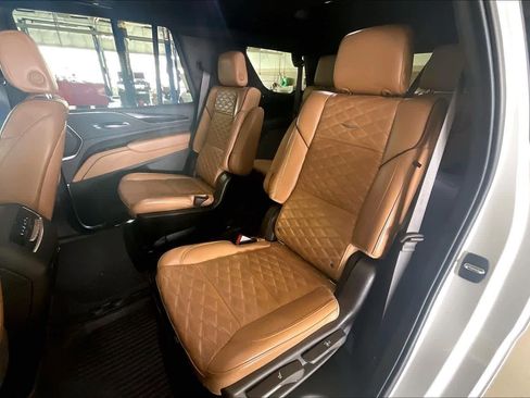 Used 2021 Cadillac Escalade Premium Luxury RWD image 19