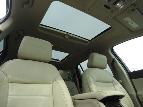 Used 2018 GMC Acadia Denali w/ Technology Package AWD/4WD image 32