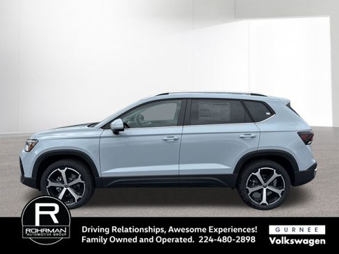 Used 2025 Volkswagen Taos SEL image 5
