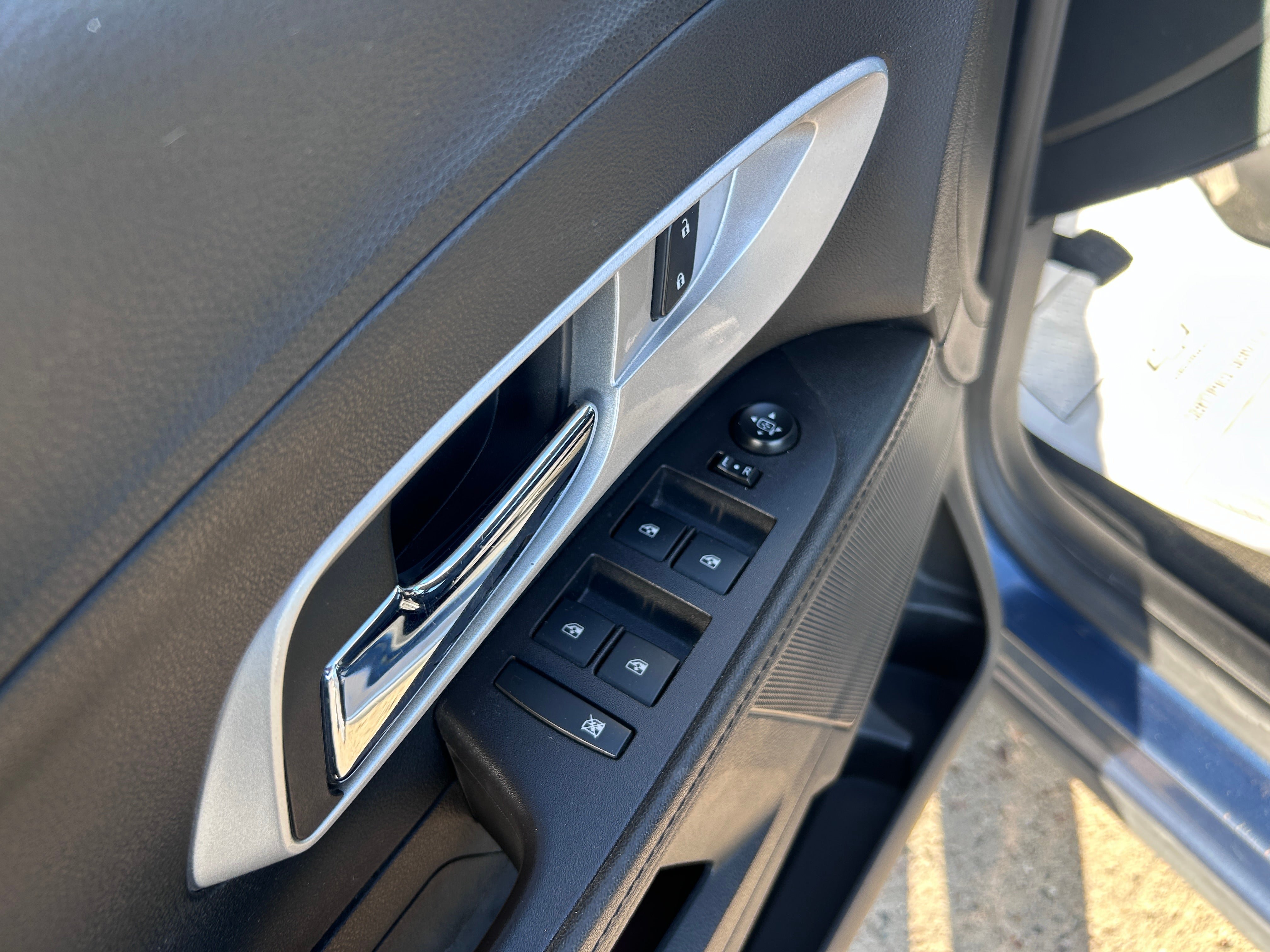 Used 2017 Chevrolet Equinox LT w/ Convenience Package FWD image 14