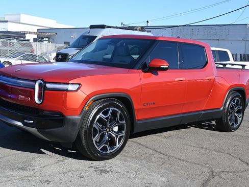 Used 2025 Rivian R1T Adventure image 6