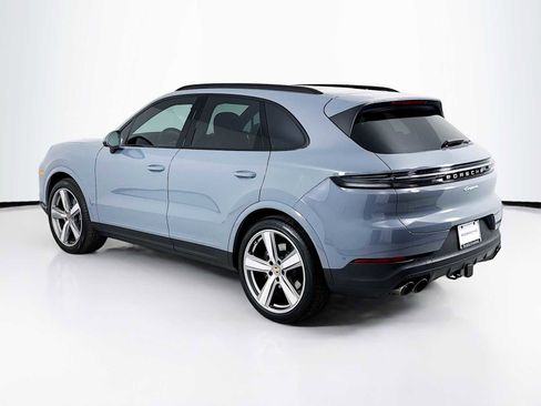 Certified 2025 Porsche Cayenne image 3