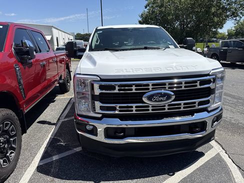Used 2025 Ford F250 XLT AWD/4WD image 3