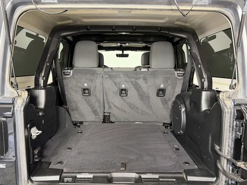 Used 2020 Jeep Wrangler Unlimited Sahara image 28