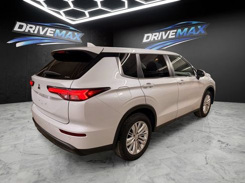 Used 2022 Mitsubishi Outlander ES AWD/4WD image 5