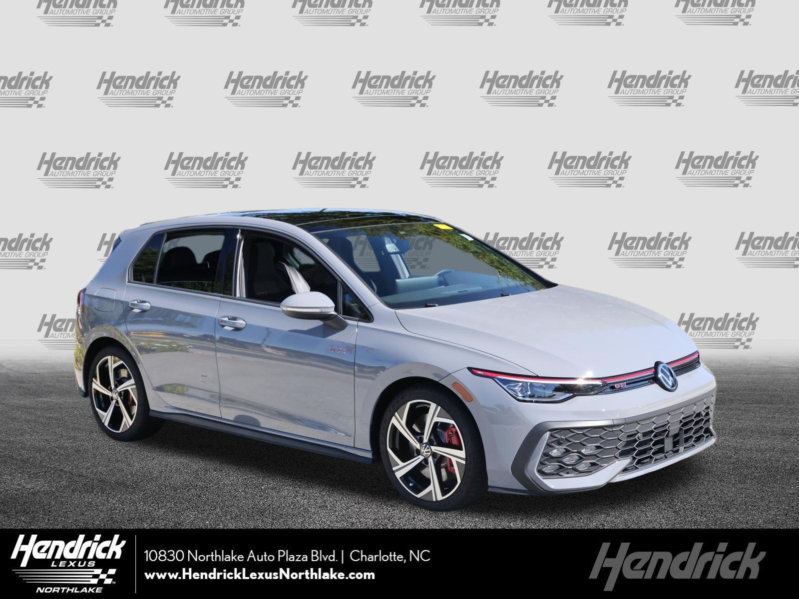Used 2025 Volkswagen Golf SE FWD image 1