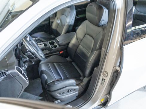 Certified 2023 Porsche Cayenne AWD/4WD image 5