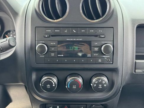 Used 2015 Jeep Patriot High Altitude AWD/4WD image 3