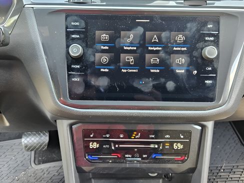 Used 2023 Volkswagen Tiguan SE FWD image 16