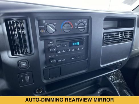 Used 2003 GMC Savana 1500 w/ Preferred Equipment Group 3 RWD image 5