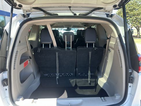 Used 2022 Chrysler Pacifica Touring-L FWD image 15