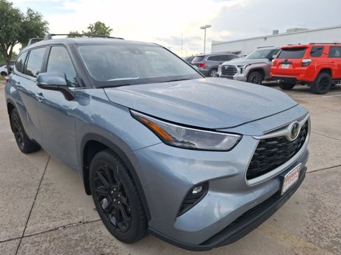 Used 2023 Toyota Highlander LE FWD image 8