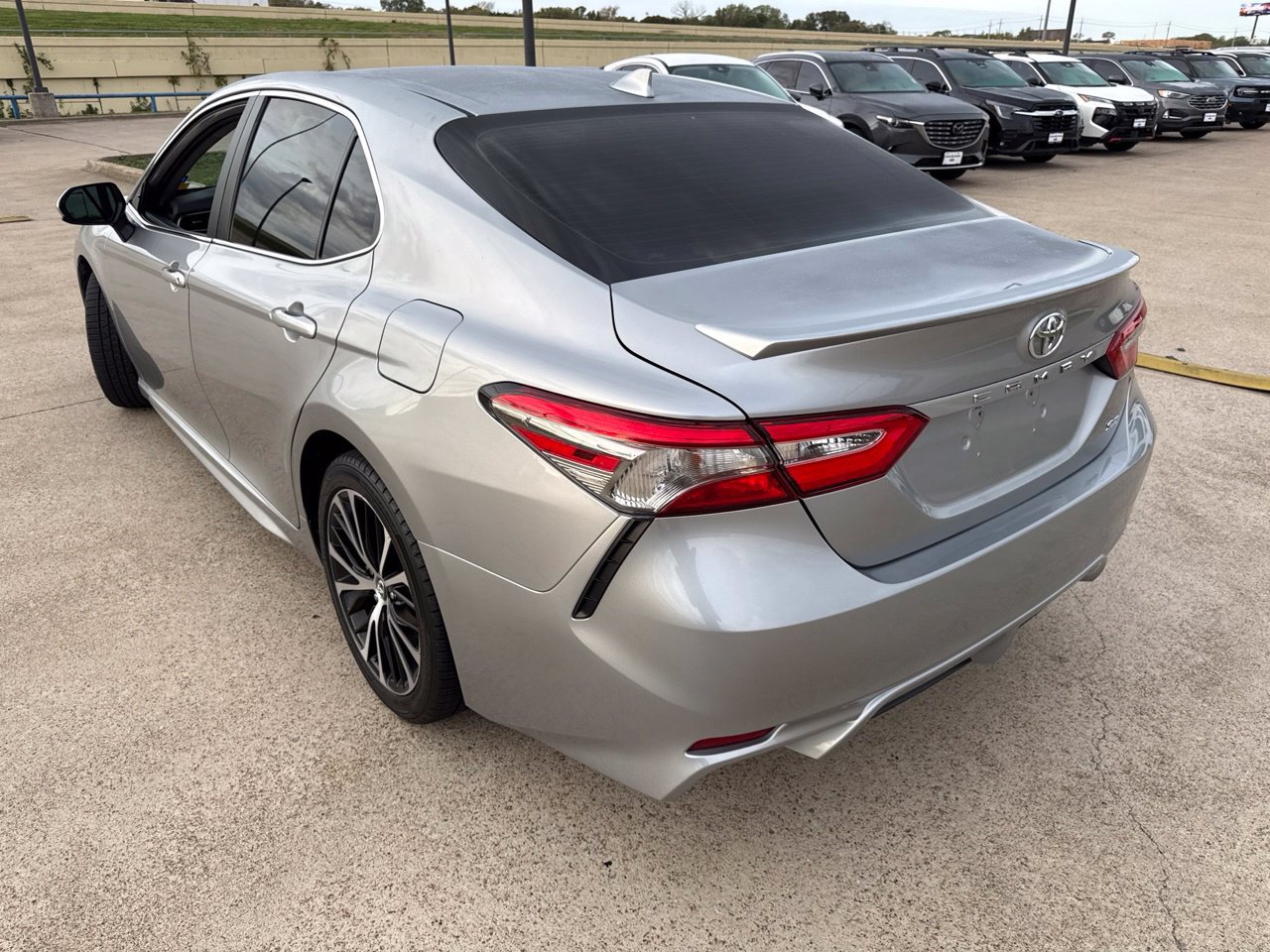 Used 2019 Toyota Camry SE FWD image 8