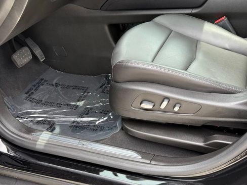 Certified 2025 Cadillac XT5 Premium Luxury w/ LPO, Floor Liner Package AWD/4WD image 23