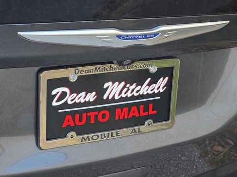 Used 2019 Chrysler Pacifica Touring-L image 30