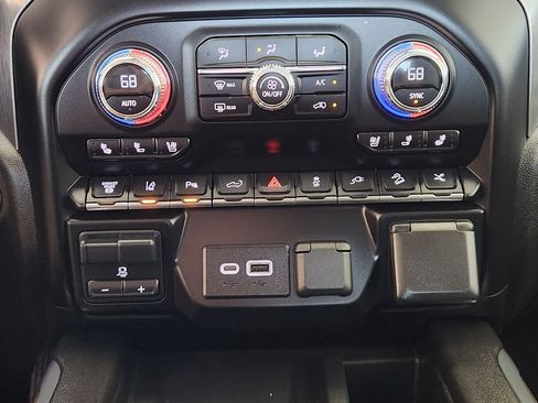 Used 2023 GMC Sierra 2500 Denali w/ Denali Ultimate Package AWD/4WD image 26