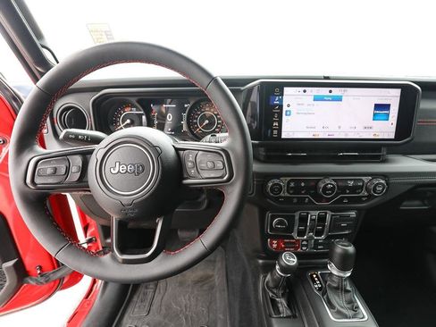 Used 2024 Jeep Wrangler Unlimited Rubicon w/ Convenience Group AWD/4WD image 13