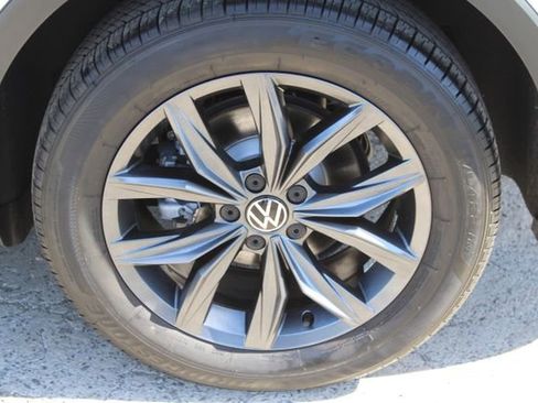Used 2022 Volkswagen Tiguan SE image 10