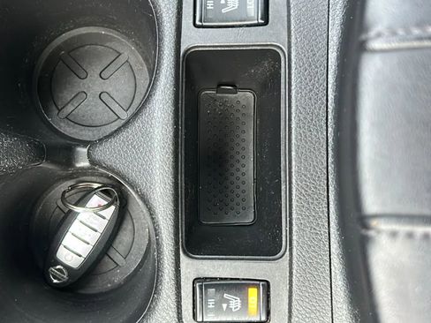 Used 2019 Nissan Rogue SV AWD/4WD image 18