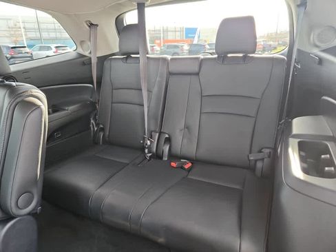 Used 2022 Honda Pilot Touring image 16