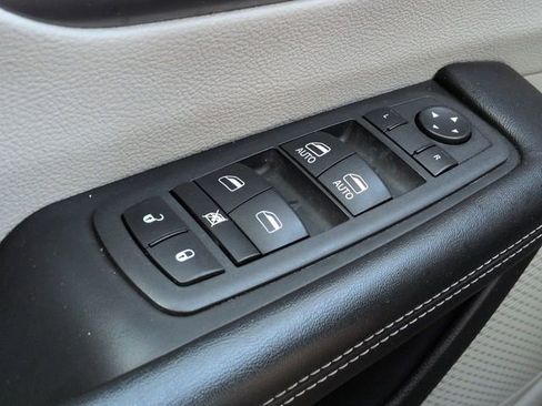 Certified 2021 Chrysler Pacifica Touring-L FWD image 31