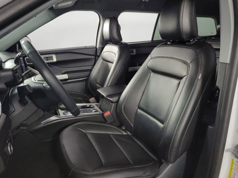 Used 2024 Ford Explorer XLT w/ Equipment Group 202A image 13