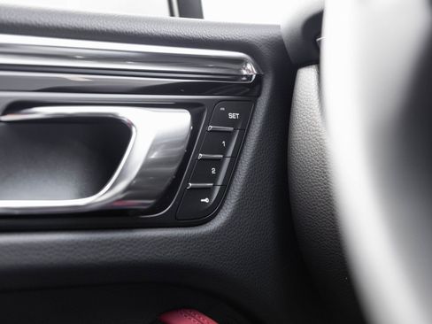 Certified 2025 Porsche Macan S image 18