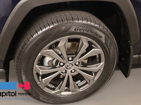 Certified 2022 Toyota RAV4 XLE Premium AWD/4WD image 8