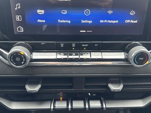 Used 2024 Chevrolet Colorado Trail Boss w/ Advanced Trailering Package image 19