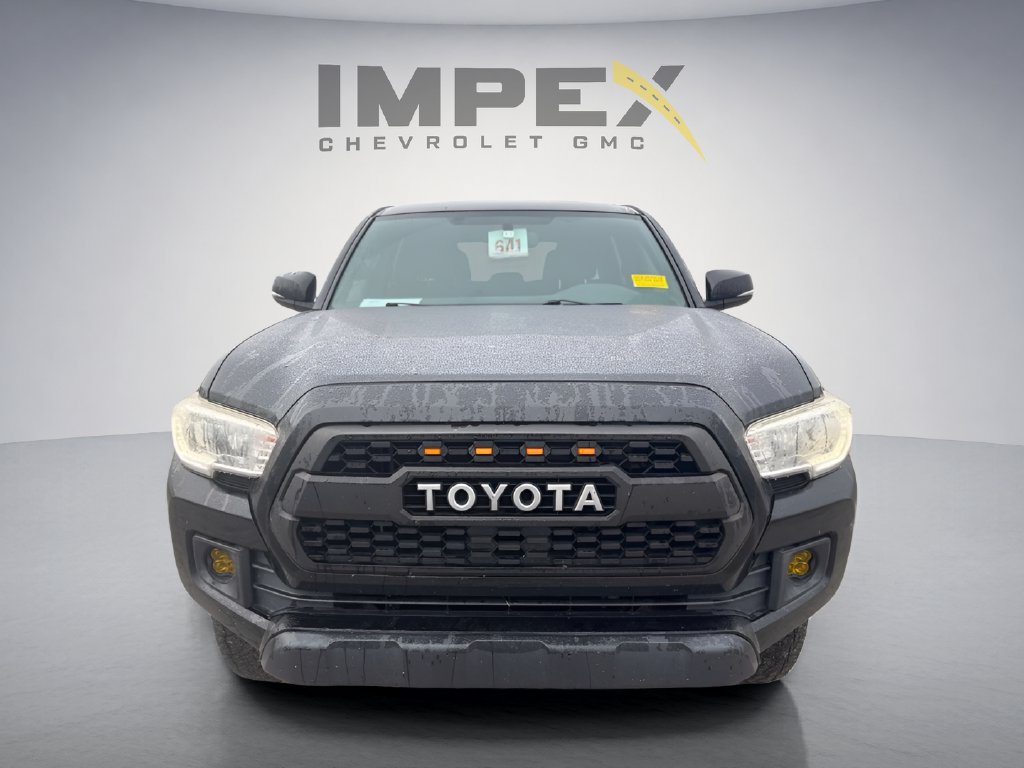 Used 2017 Toyota Tacoma TRD Off-Road AWD/4WD image 2