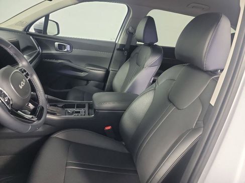 Certified 2025 Kia Sorento EX image 16