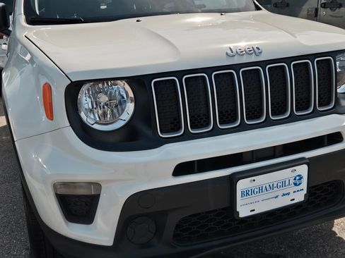 Used 2023 Jeep Renegade Latitude image 3