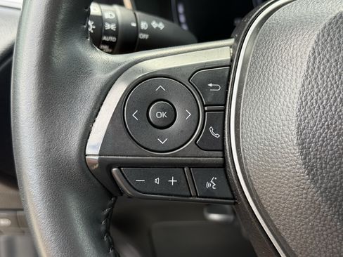 Used 2025 Toyota Corolla Cross XLE FWD image 16