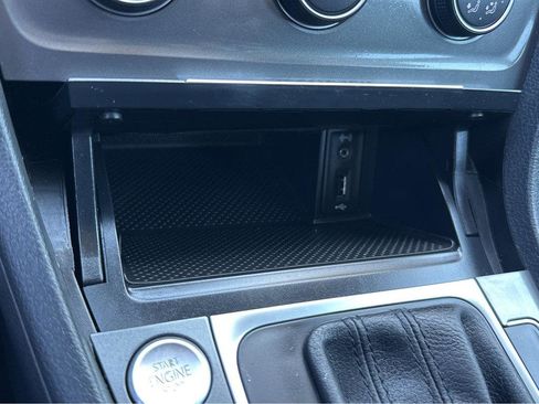 Used 2017 Volkswagen Golf SE image 27